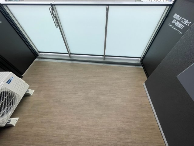 コンフォリア・リヴ本町WEST　Qのバルコニー