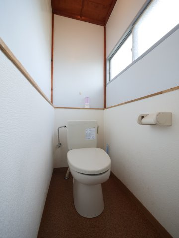 矢坂東町戸建のトイレ