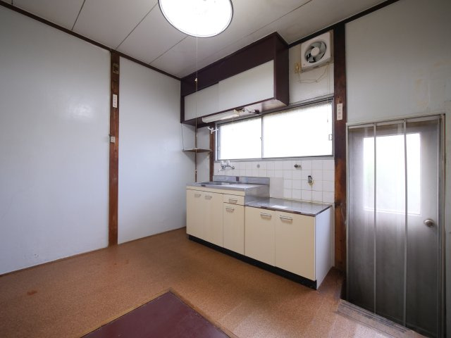 矢坂東町戸建の居間・リビング