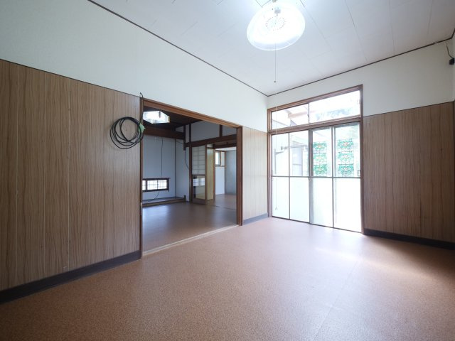 矢坂東町戸建の洋室