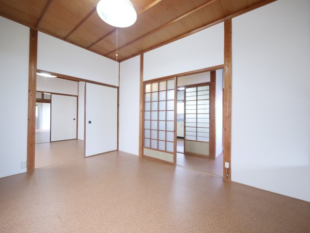 矢坂東町戸建の居間・リビング