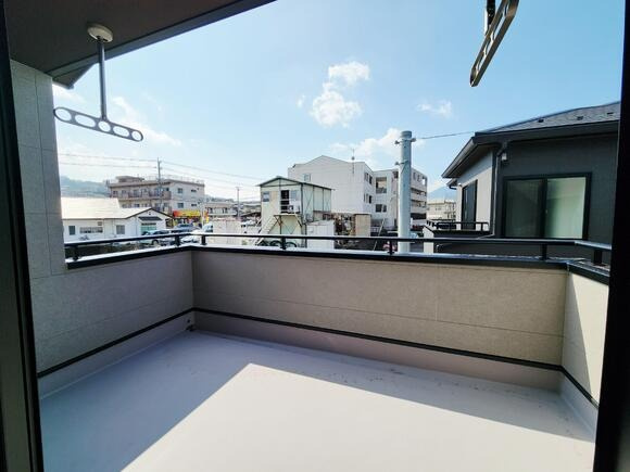 広島市安佐南区伴東5丁目　新築一戸建てのバルコニー