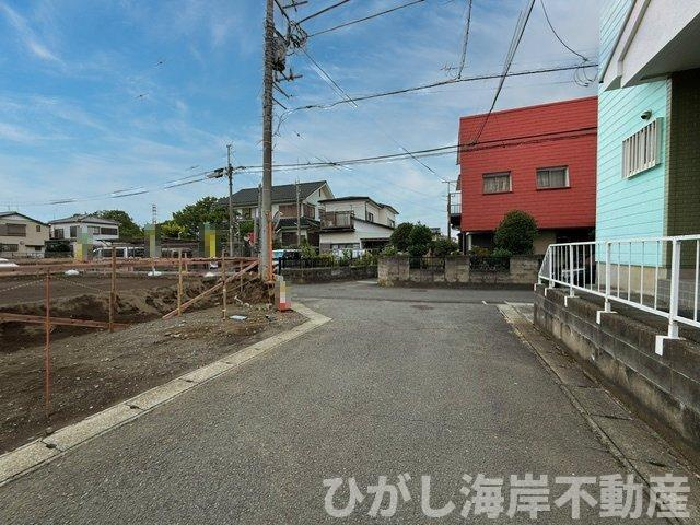 平塚市西真土3丁目　新築戸建　の前面道路含む現地写真|6月23日撮影　建築中　現地外観