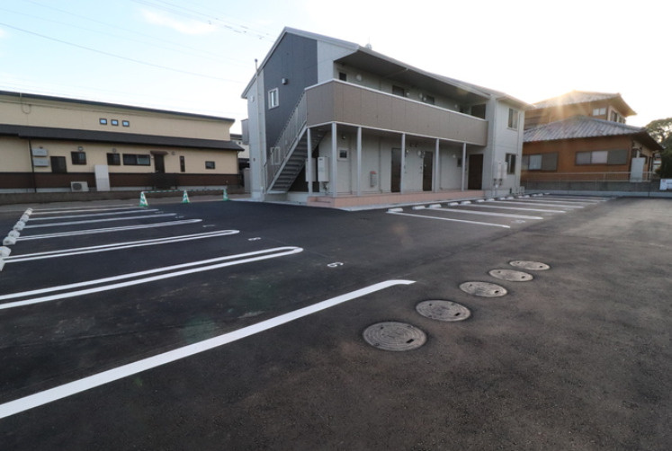 フォルトゥーナ横尾　A棟の駐車場