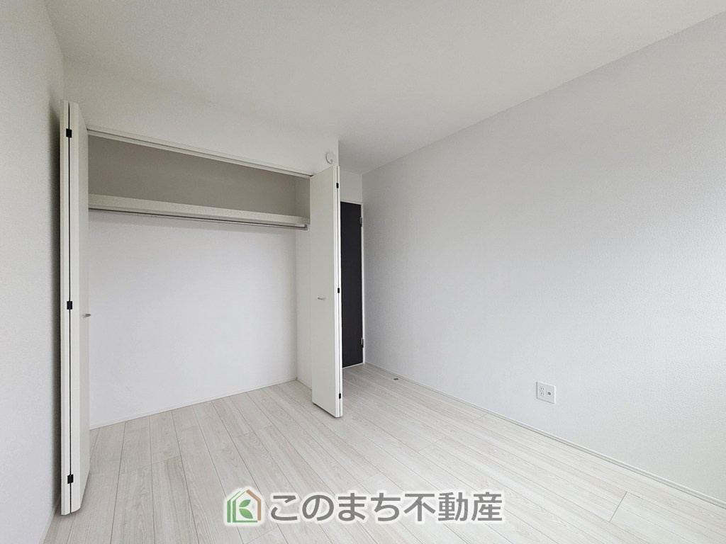 GRAFARE宇都宮市西原町2期の内装|洋室はお手入れのしやすいフローリング仕様です。普段はフロアモップなどを使って、簡単にお掃除していただけます◎