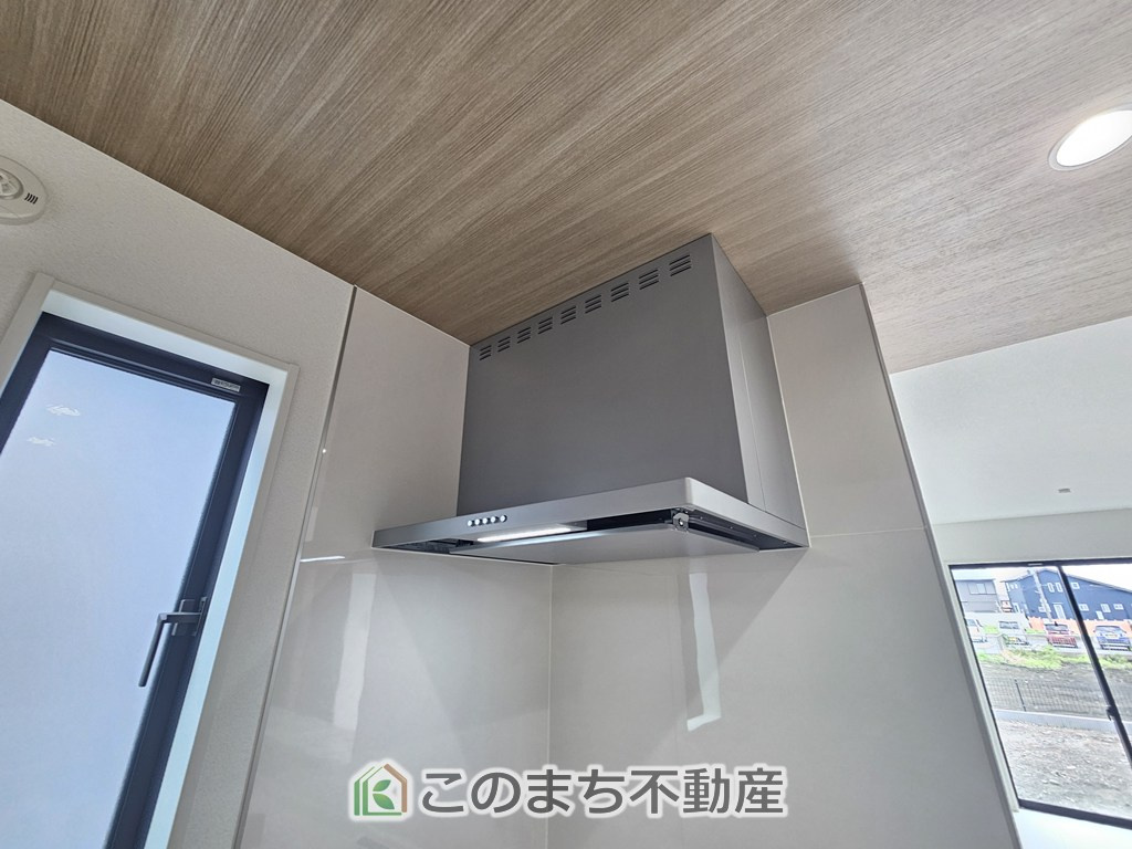 GRAFARE宇都宮市西原町2期のキッチン|お手入れ簡単！フラットタイプの換気扇でキレイが保てます♪