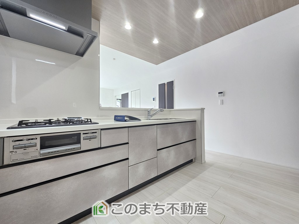 GRAFARE宇都宮市西原町2期のキッチン|人気の対面式キッチン☆料理をしながらご家族とコミュニケーションが取れます♪