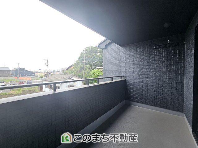 GRAFARE宇都宮市西原町2期のバルコニー|南向きの大型バルコニーは陽当り良好で、たっぷりのお洗濯物もよく乾きます！
さらにインナーバルコニーなので雨の日でも安心してお出かけできますね♪