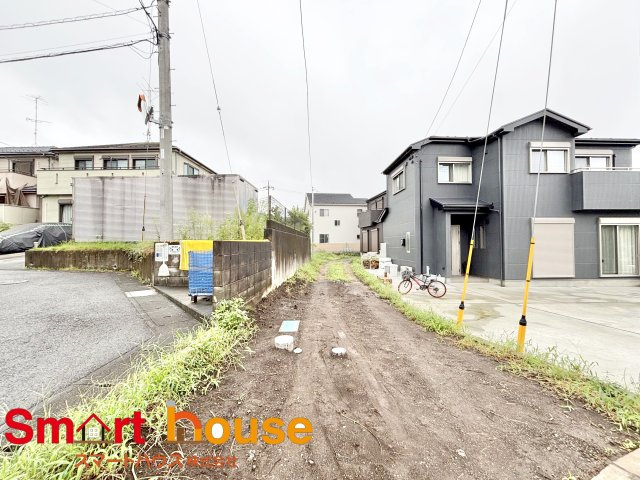 愛川町半原新築1棟　車6台駐車可能！の前面道路含む現地写真|お住まいの前面道路が広いと駐車が楽になり、陽当たりも遮られないので明るく居心地の良いお家になります♪