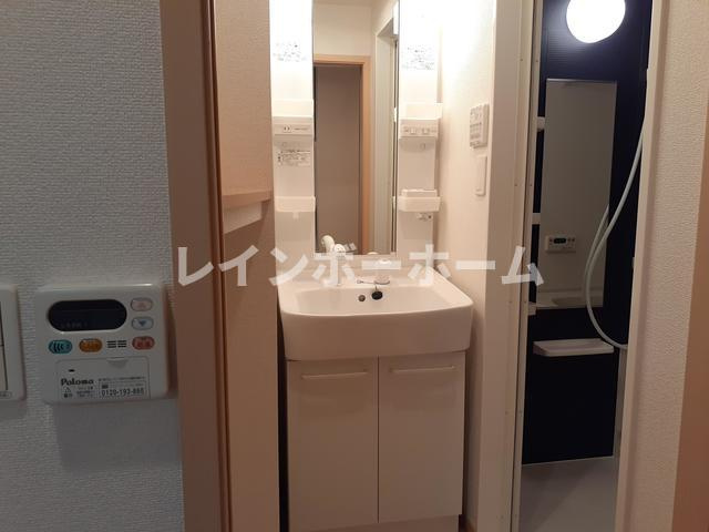 クレセント　ルーンの独立洗面台