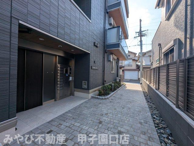 D-residence上甲子園のエントランス