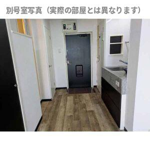 第三秋善ビルの玄関