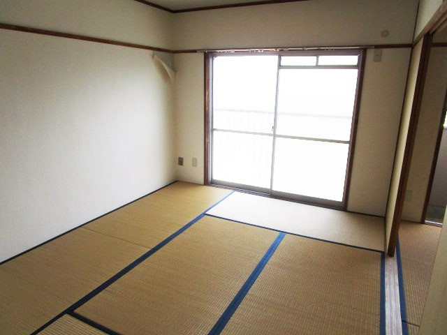 春日マンションの寝室