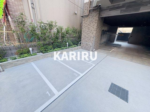 ファーストフィオーレ新町ファジスタの駐車場