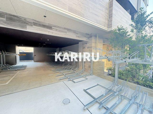 ファーストフィオーレ新町ファジスタの駐車場