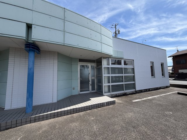 参野町事務所のエントランス