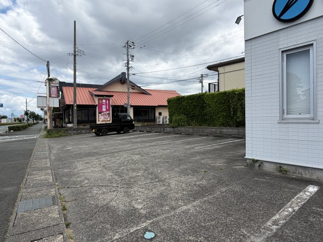 参野町事務所の駐車場