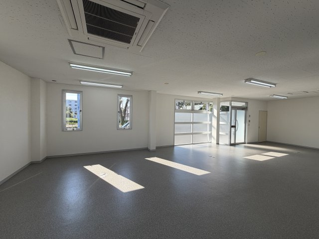 参野町事務所の駐車場