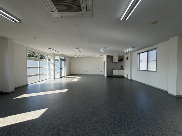 参野町事務所の内装
