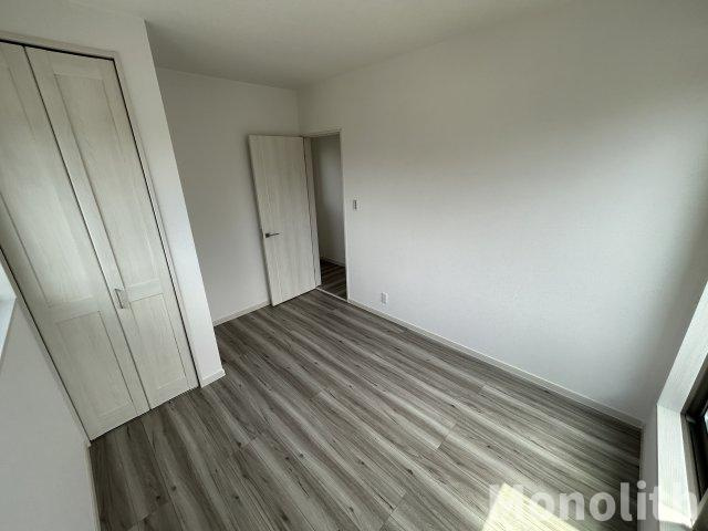 Crest額原町B号室の洋室
