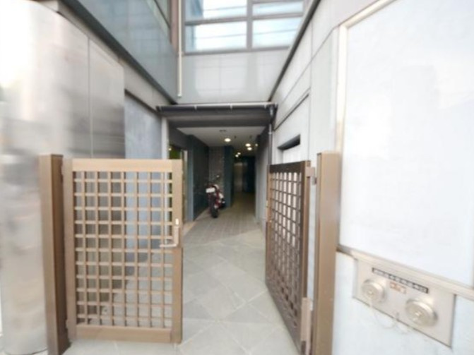 桶川駅前プラザのエントランス