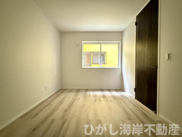 平塚市平塚3丁目　新築戸建の洋室|6帖　納戸