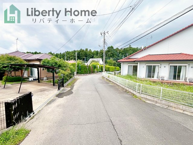 鹿嶋市林　中古戸建の前面道路含む現地写真