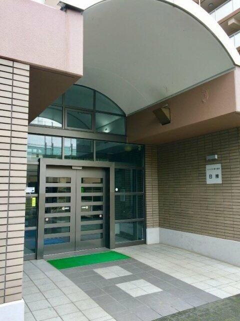 インペリアル東久留米Ｂ棟のエントランス