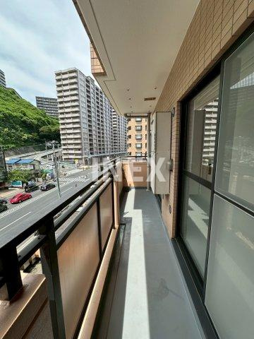 横浜市磯子区森１丁目の賃貸マンションのバルコニー