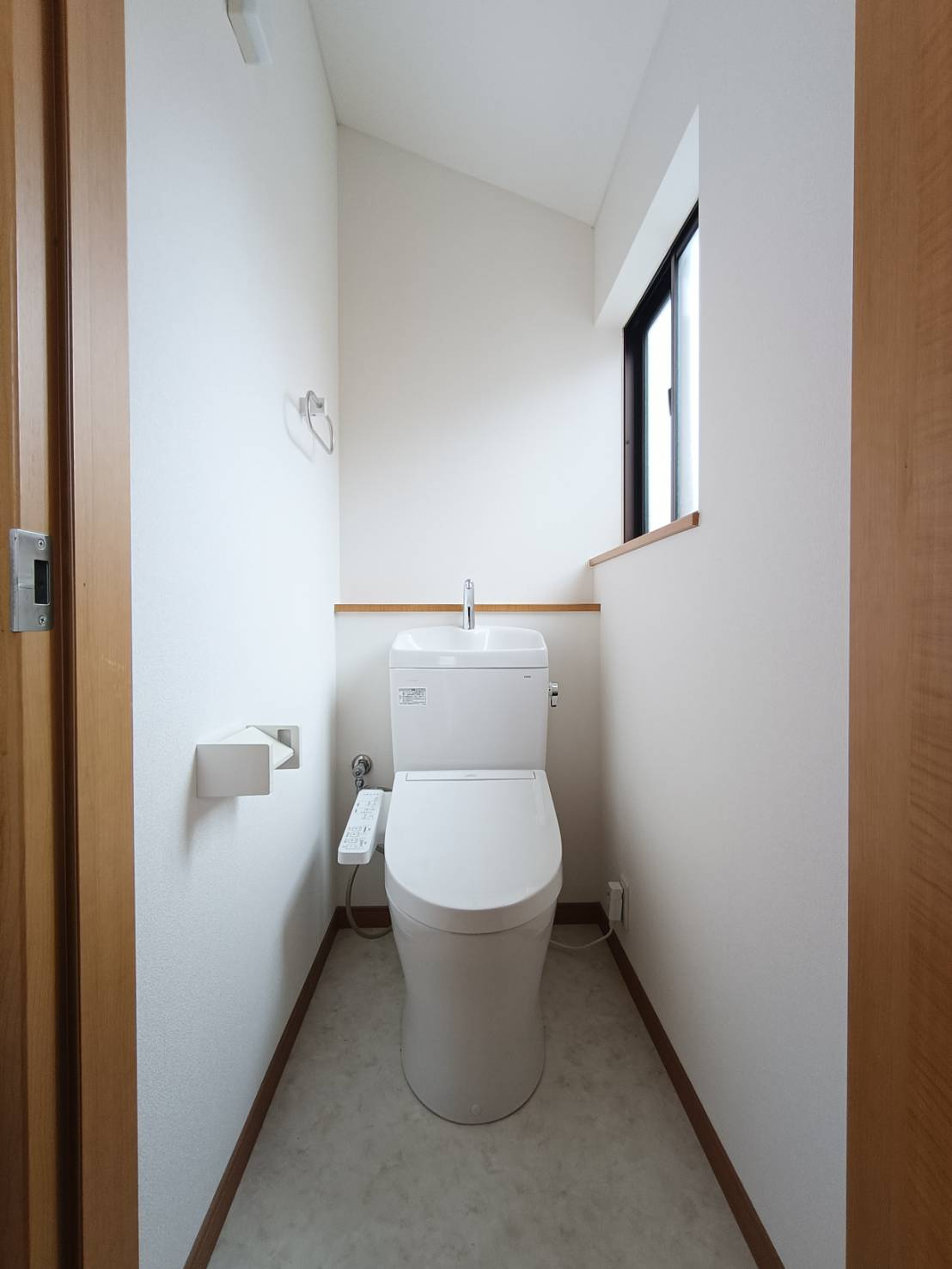 三郷市　天神1丁目　中古戸建のトイレ|清潔感のあるトイレです