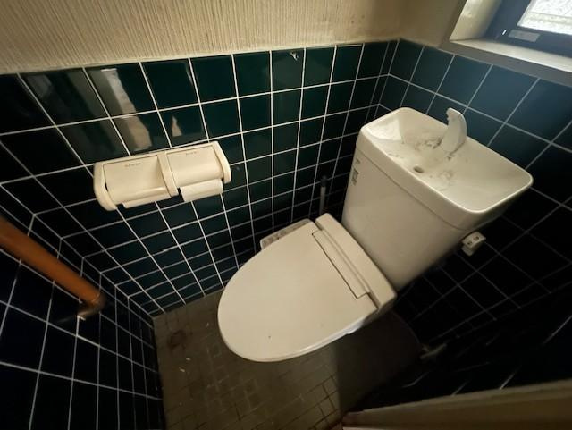 巣本町　中古一戸建てのトイレ|温水洗浄便座
■物件内覧・資金計画相談・住宅ローン相談、リフォーム相談、お問合せ受付中■
※当日・翌日のご内覧、ご相談はお電話でのお問合せがスムーズです！