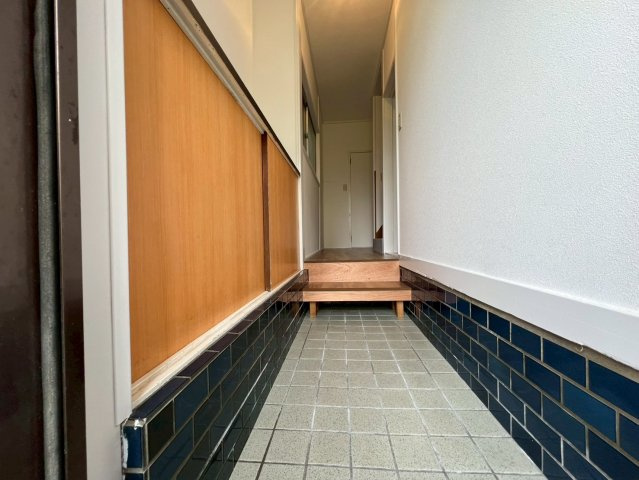 千里丘東貸家の玄関