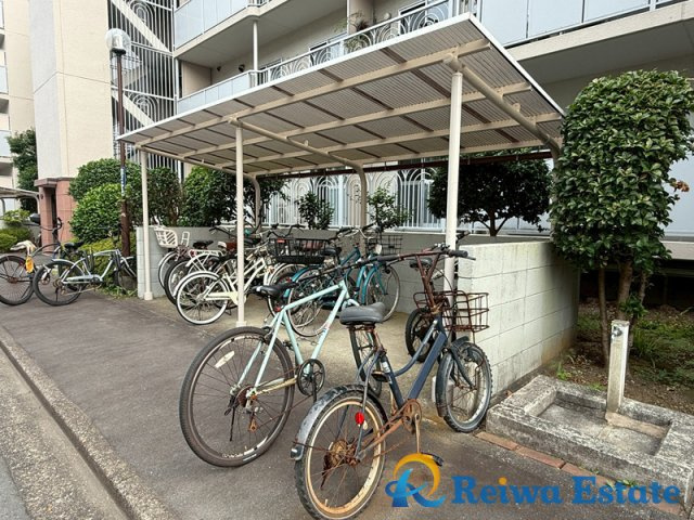 藤沢ニューライフ7号棟の駐輪場