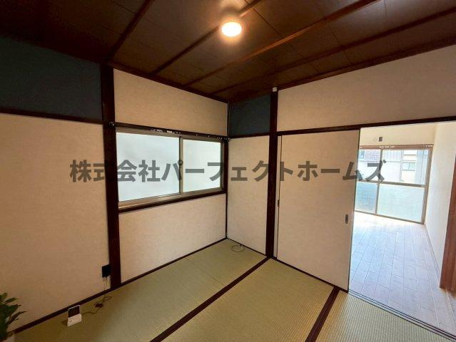 長尾西町1丁目戸建　賃貸の和室|柔らかい畳が心地よい和室