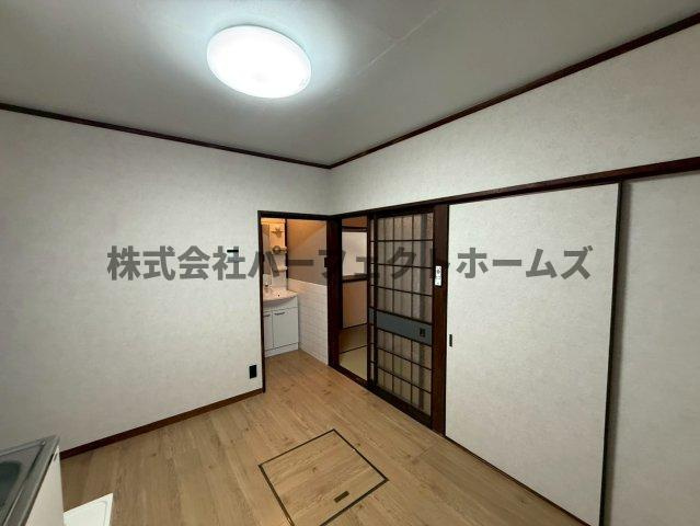 長尾西町1丁目戸建　賃貸の居間・リビング|ゆったり過ごせる居間です