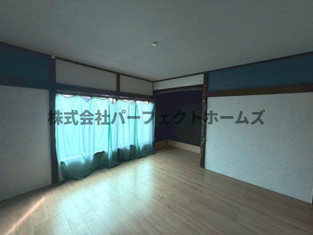 長尾西町1丁目戸建　賃貸の居間・リビング|おしゃれなリビングです