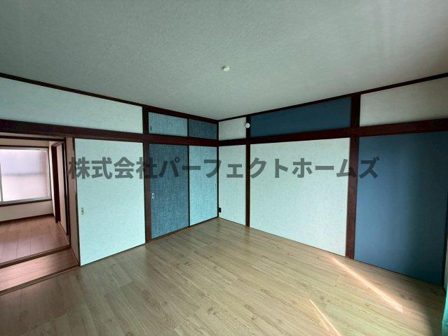 長尾西町1丁目戸建　賃貸の居間・リビング|使いやすいリビングです