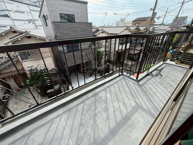 長尾西町1丁目戸建　賃貸のバルコニー|お洗濯にも便利なバルコニー付き