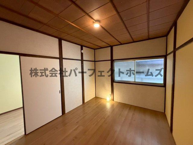 長尾西町1丁目戸建　賃貸の居間・リビング|ゆったり過ごせる居間です