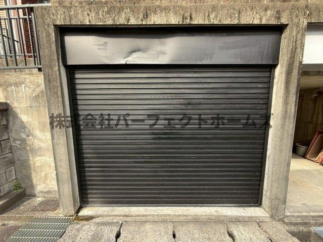 長尾西町1丁目戸建　賃貸の駐車場