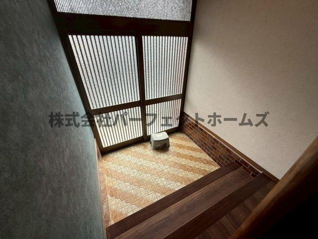 長尾西町1丁目戸建　賃貸の玄関|きれいな玄関です