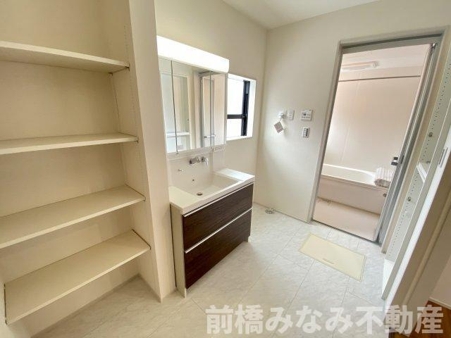 【新築】前橋市富士見町時沢第4　４号棟(全４棟)　クリエートの家　新築建売分譲の独立洗面台|独立洗面台あり、毎朝おしゃれに忙しい女性の方におすすめです
