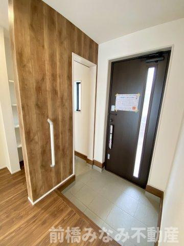 【新築】前橋市富士見町時沢第4　４号棟(全４棟)　クリエートの家　新築建売分譲の玄関|収納もある玄関です