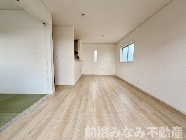 【新築】前橋市粕川町新屋第2　３号棟(全３棟)　クレイドルガーデン　新築建売分譲の居間・リビング|ゆったりとしたリビングです