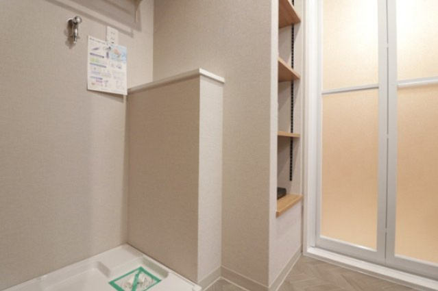 アールヴェール阿倍野松崎町のランドリースペース|◆洗濯機置き場も確保されており、動線の良いレイアウト。
