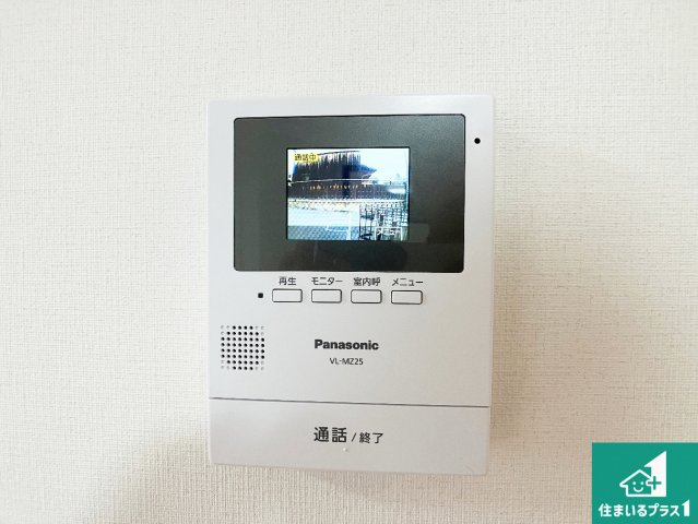 神戸市須磨区須磨浦通　中古一戸建ての防犯設備|カラーモニターインターホン！声だけでなく来訪者の姿や顔がモニターで確認できるので、小さなお子様がいらっしゃるご家庭でも安心できます！