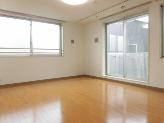 Ｓｃｉｍｏｎｅの寝室|ゆとりの広さです