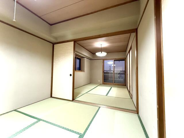 豊橋市曙町字宮前の中古マンションの和室| 和室は小さなお子さまの遊び場やお昼寝スペースとしても活躍します。来客時の客間としても利用でき、使い勝手の良い空間です。