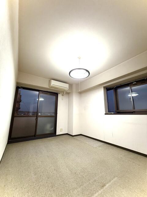 豊橋市曙町字宮前の中古マンションの洋室| 広々としたお部屋は、お仕事部屋や趣味部屋でも多種多様にご使用いただけます◯
