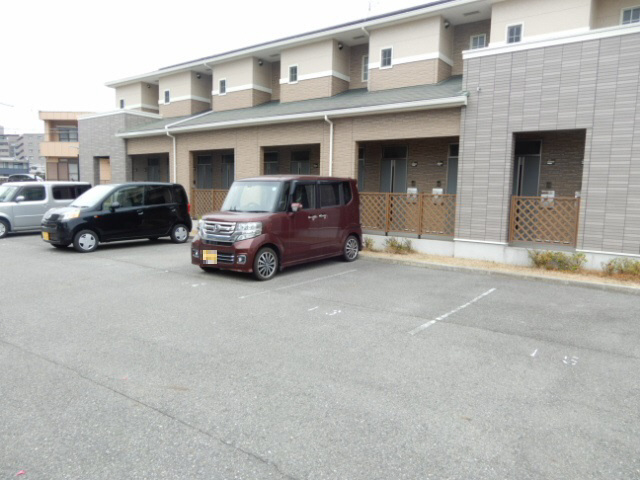 グランポン魚住の駐車場